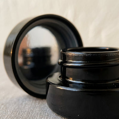 5ml UV Resistant Round Bottom Jar with Child Resistant Black Lids — material and finish detail